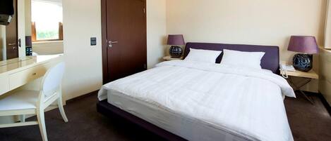 Minibar, cunas, acceso a internet y despertador