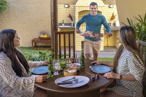 Comida y bebida