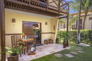 Familierom | Oppholdsområde | En 32-tommers TV med kabel-kanaler