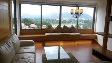 32-inch LCD TV with cable channels, TV, DVD player