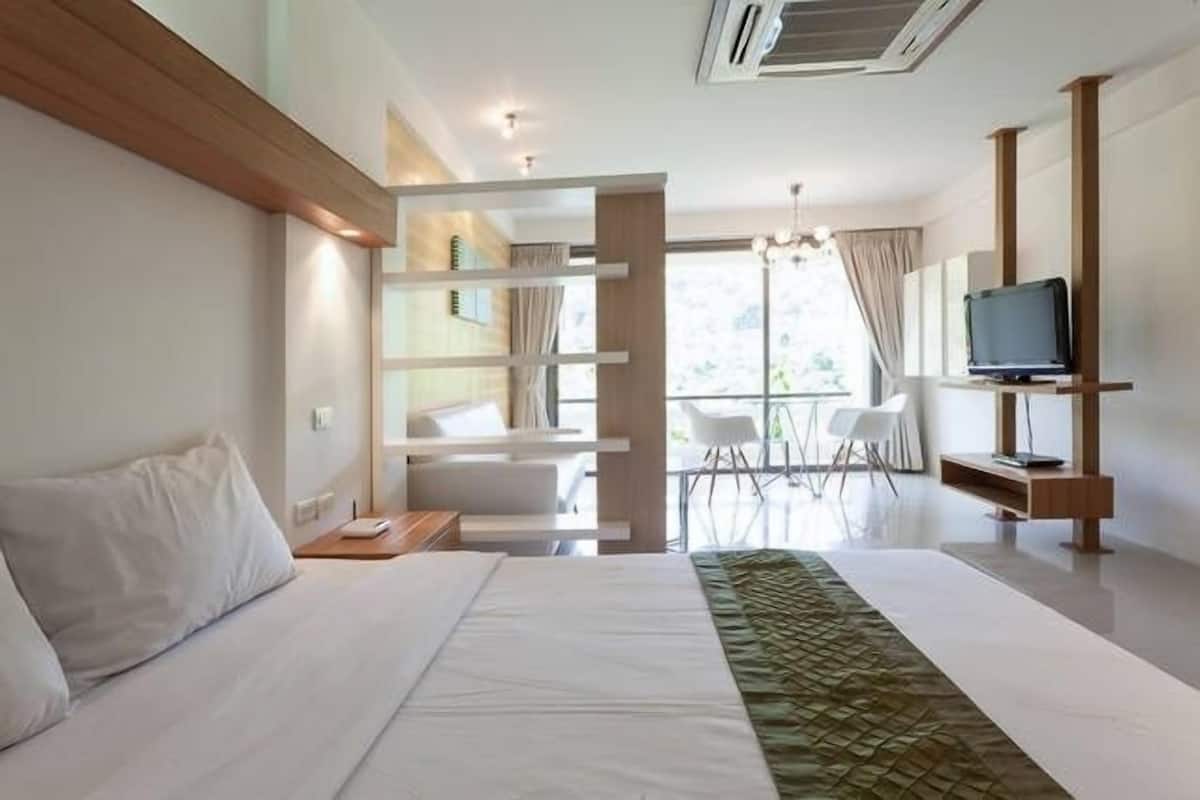 Free minibar, in-room safe, desk, blackout curtains
