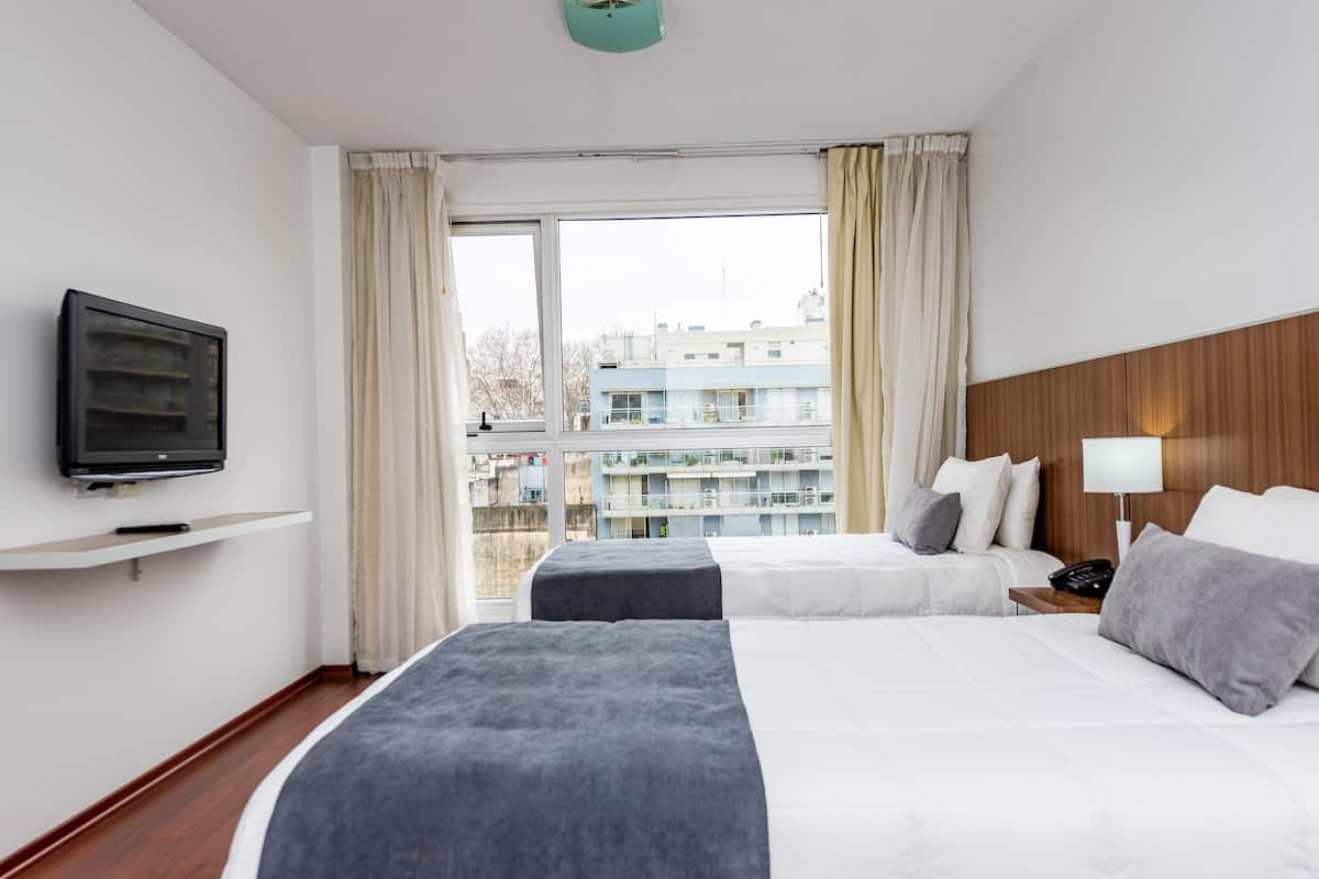 Classic Twin Room | Peralatan tempat tidur premium, gebar bulu kapas, tilam berlapik