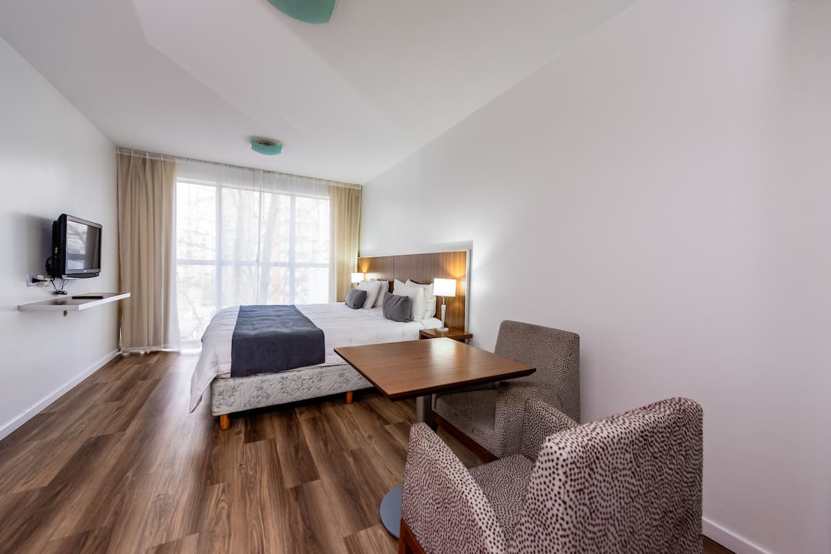 Classic Double Room | Peralatan tempat tidur premium, gebar bulu kapas, tilam berlapik