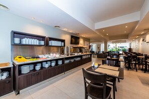 Tägliches inbegriffenes Frühstücksbuffet