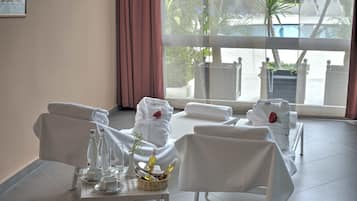 Sauna, steam room, Turkish bath/hammam, body treatments, body wraps