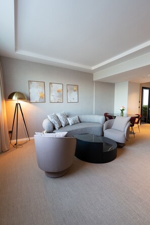 Premium Suite, King Size Bed, Sea view | Wohnbereich