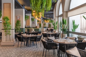 Bar junto a la piscina