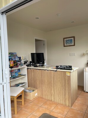 Reception hall - Mataki Motels (Murchison)
