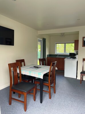 TV - Mataki Motels (Murchison)