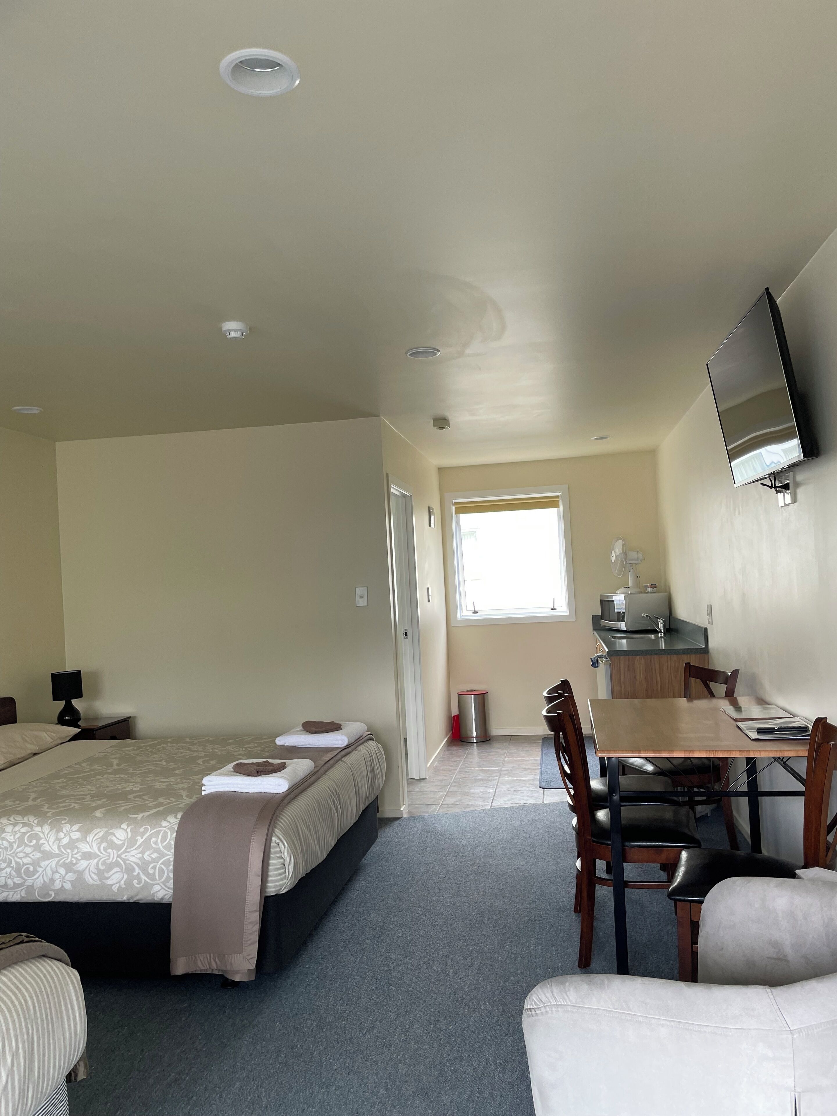 studio | private kitchenette | fridge, microwave, coffee/tea maker, electric kettle