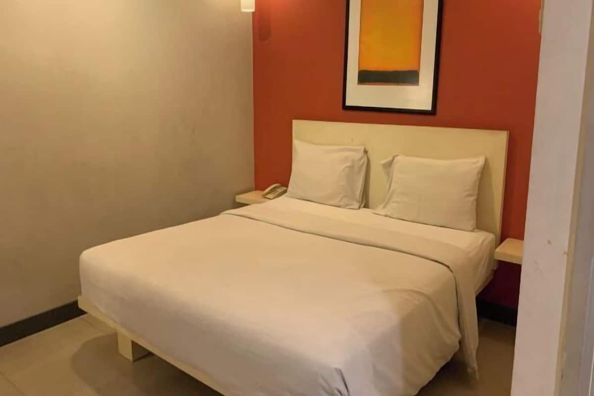 In-room safe, desk, free WiFi, bed sheets
