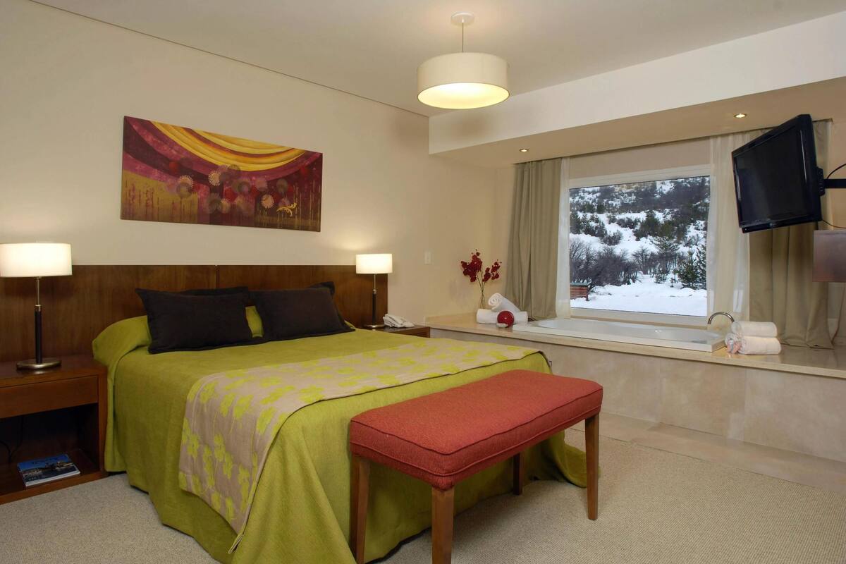 Luxe beddengoed, bedden met traagschuimmatrassen, een kluis op de kamer