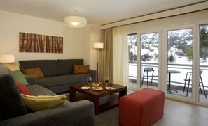 32-inch LCD TV with cable channels, TV, fireplace