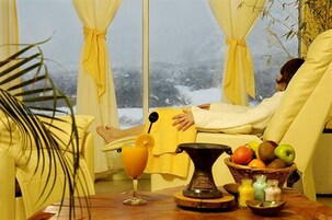 Couples treatment rooms, sauna, hot tub, body treatments, mud baths