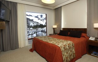 Premium bedding, memory foam beds, in-room safe, desk