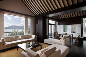 Park Executive Suite | 1 bedroom, premium bedding, minibar, in-room safe