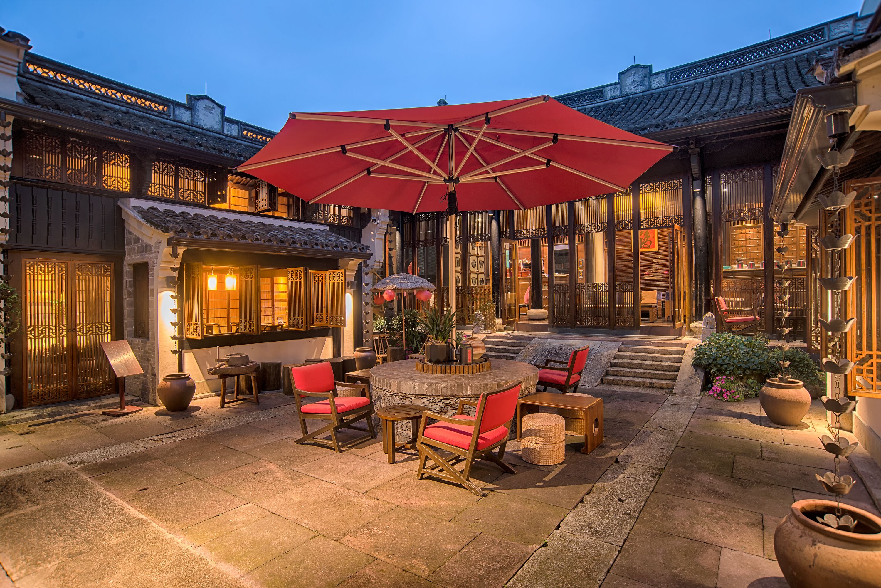 3 restaurants, breakfast served