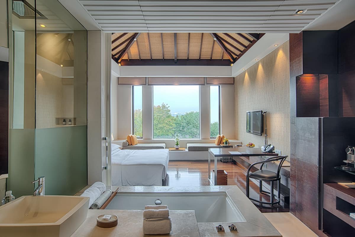 1 king bed | 1 bedroom, premium bedding, minibar, in-room safe