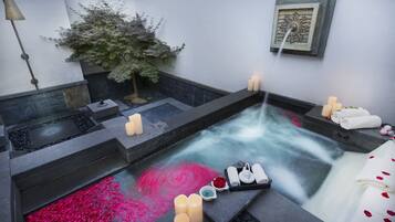 Whirlpool, Körperbehandlungen, Aromatherapie, Ganzkörperwickelbehandlung