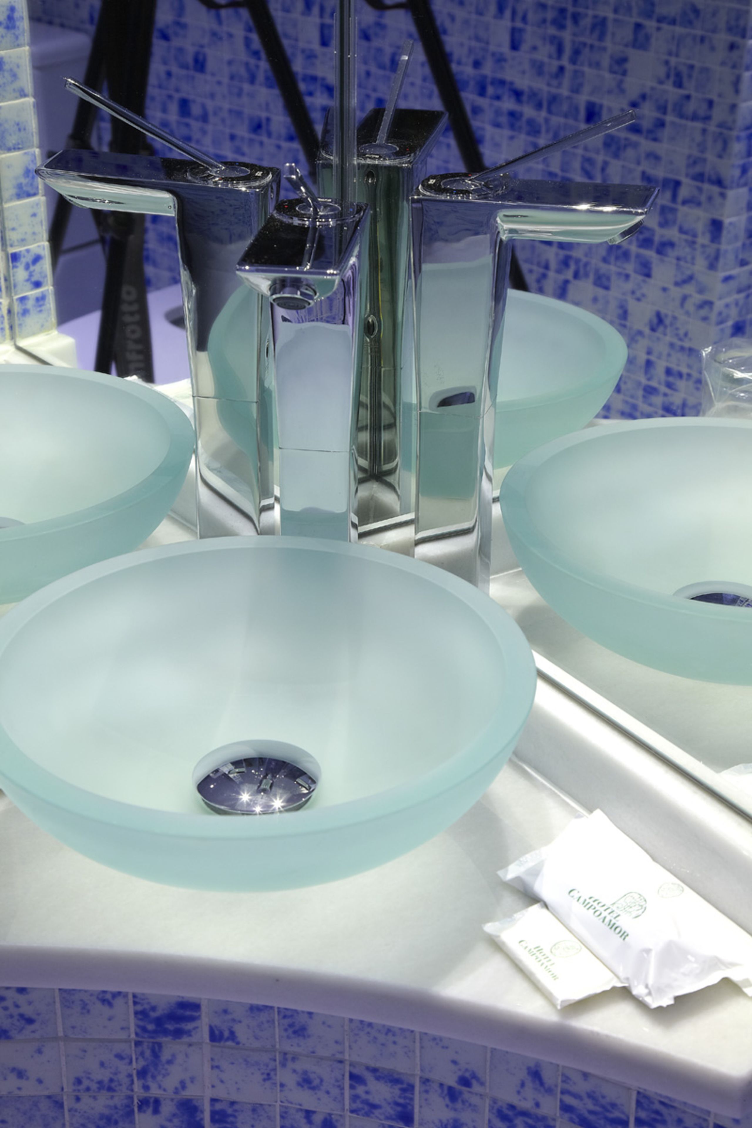 executive double room | bathroom | shower, free toiletries, hair dryer, bidet