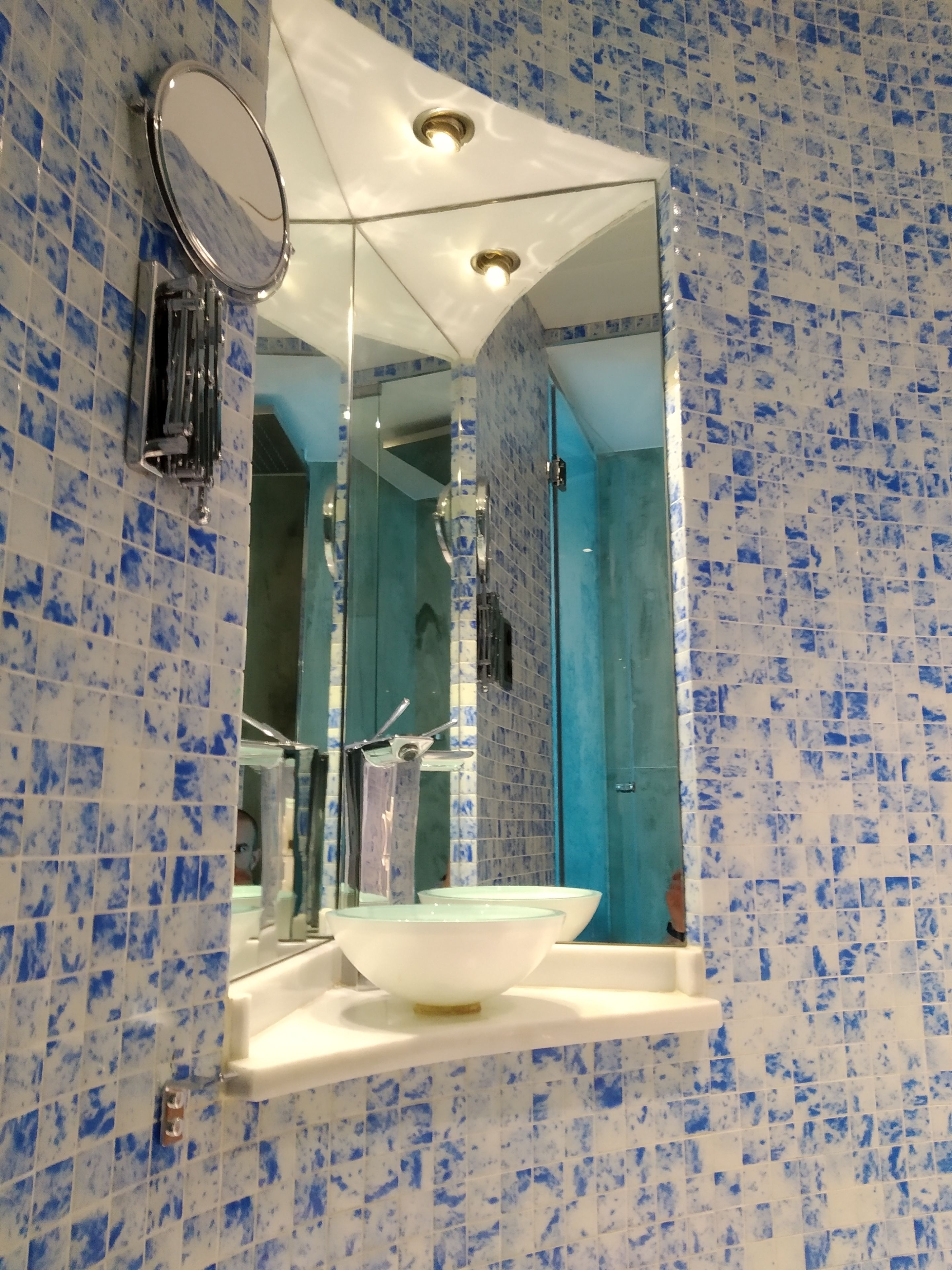 executive double room | bathroom | shower, free toiletries, hair dryer, bidet