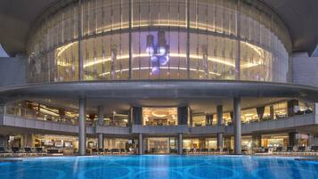 3 outdoor pools, pool umbrellas, sun loungers