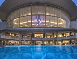 3 outdoor pools, pool umbrellas, sun loungers