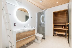 Regadera, secadora de cabello, bidet, toallas 