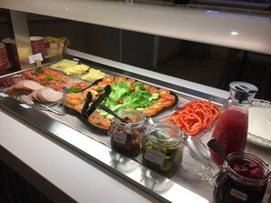 Free daily buffet breakfast