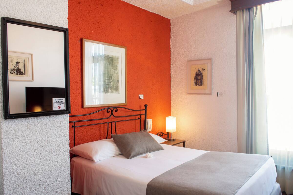 standard room, 1 double bed | 1 bedroom, minibar, in-room safe, individually decorated