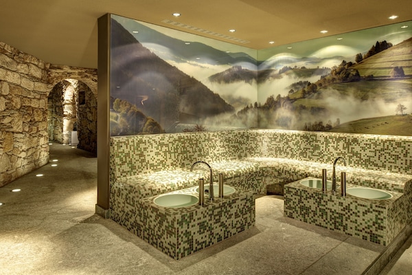 Un sauna, tratamientos corporales, hidroterapia, aromaterapia