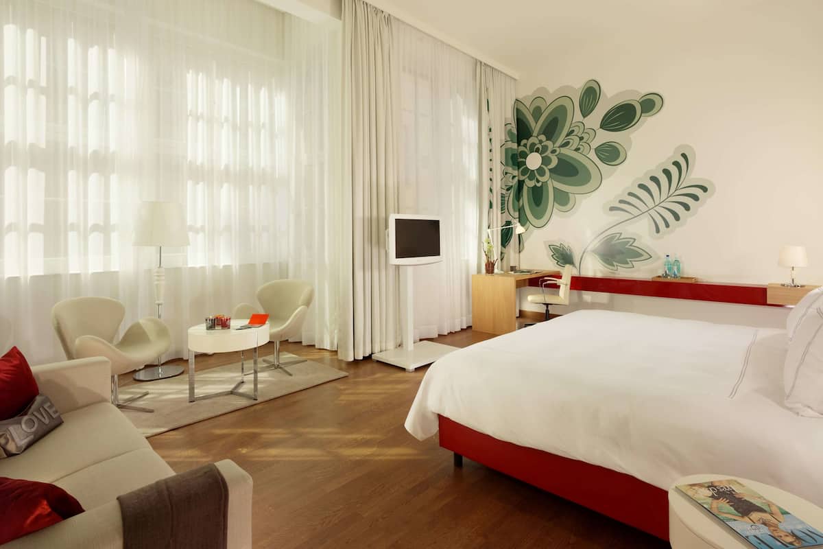 junior suite, 1 bedroom, city view | hypo-allergenic bedding, free minibar, in-room safe, desk