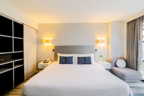 Superior Room, 1 King Bed, Non Smoking | 1 bedroom, minibar, in-room safe, blackout curtains