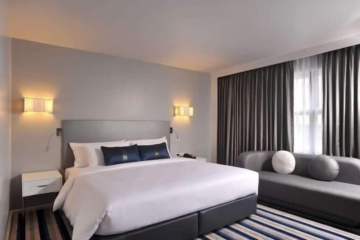 1 dormitorio, minibar, caja fuerte y cortinas opacas