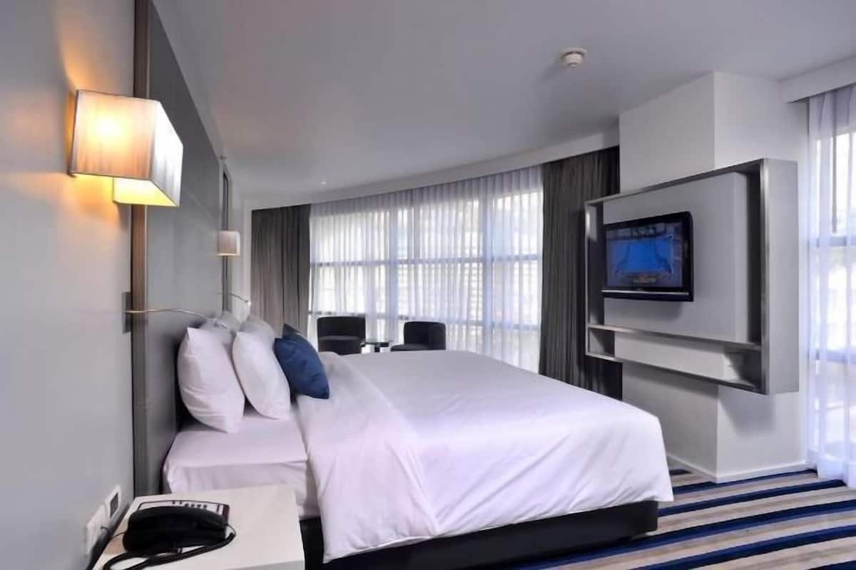 1 dormitorio, minibar, caja fuerte y cortinas opacas