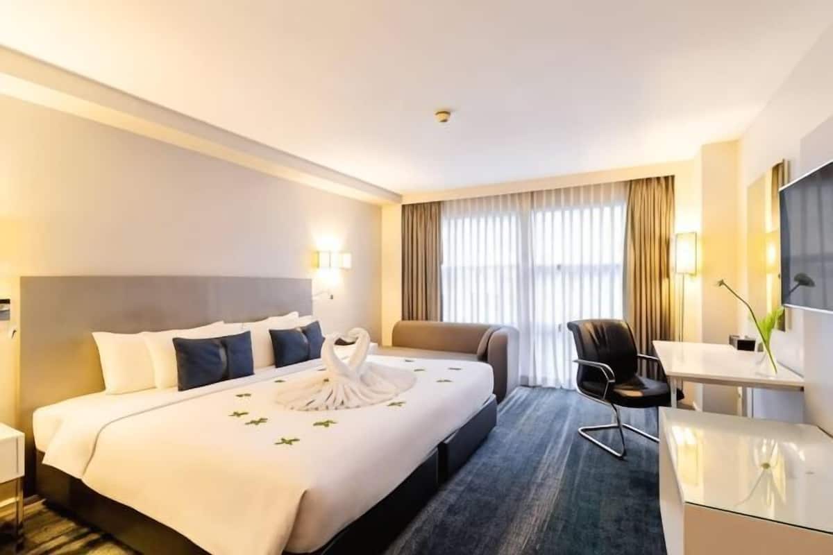 1 bedroom, minibar, in-room safe, blackout curtains