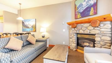 Condo, 1 Bedroom, Kitchen | Living area | 40-cm TV with cable channels, fireplace, DVD player