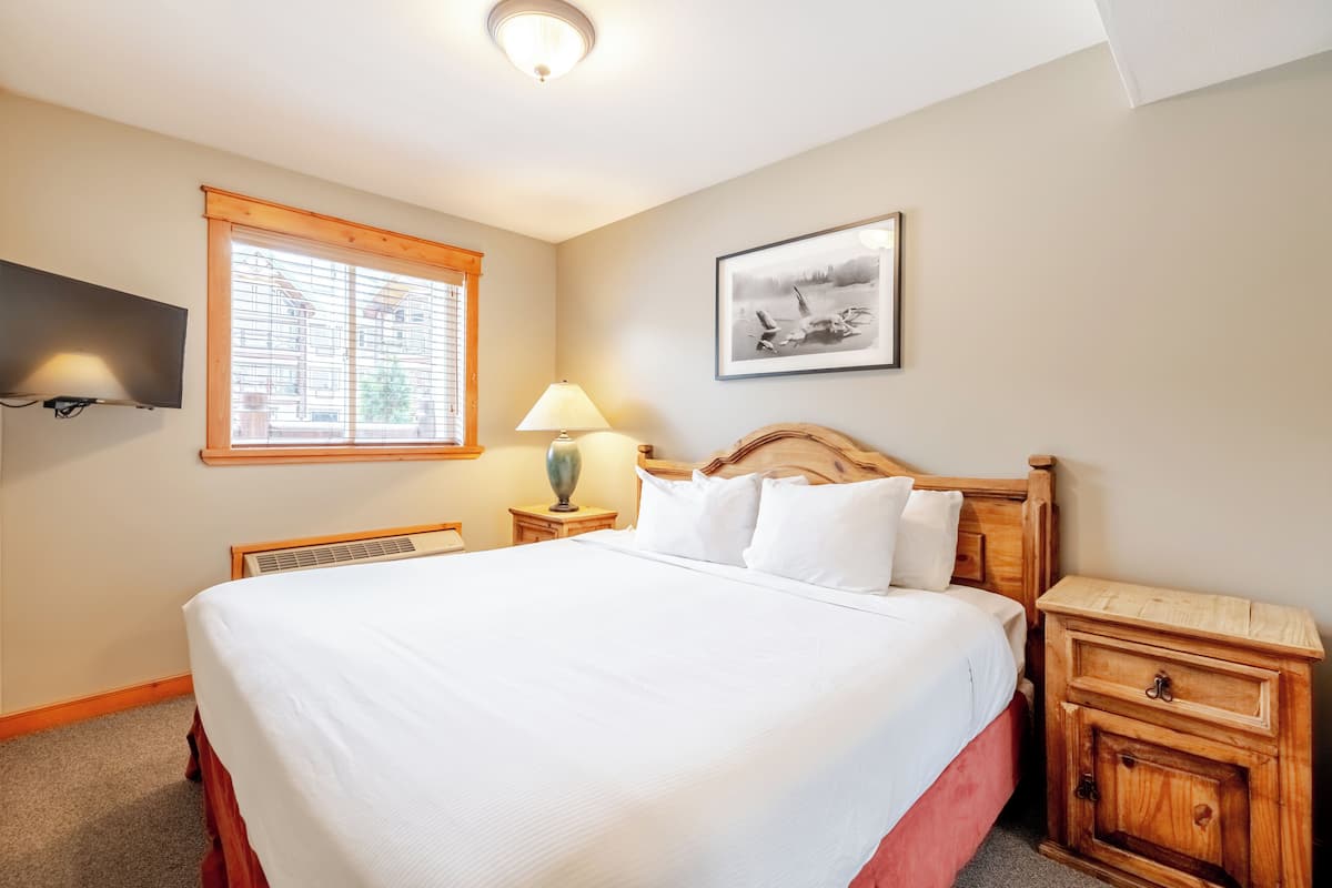 Premium bedding, down comforters, pillowtop beds, desk