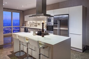 Penthouse, 4 Bedrooms | In-room safe, individually furnished, desk, blackout drapes