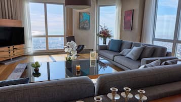 Penthouse, 4 Bedrooms | In-room safe, individually furnished, desk, blackout curtains