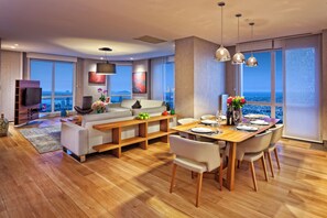 Appartement Penthouse, 4 chambres | Coffre-fort, ameublement unique, bureau, rideaux d’obscurcissement