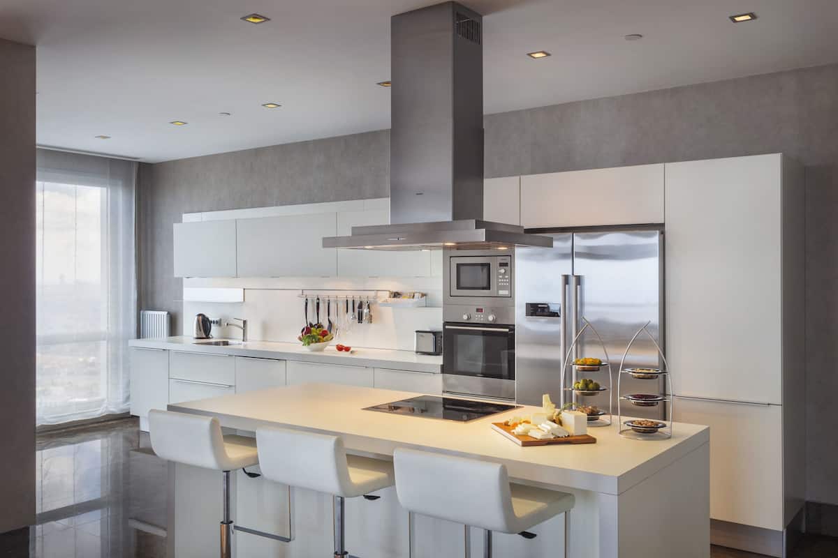 full-sized fridge, microwave, oven, dishwasher