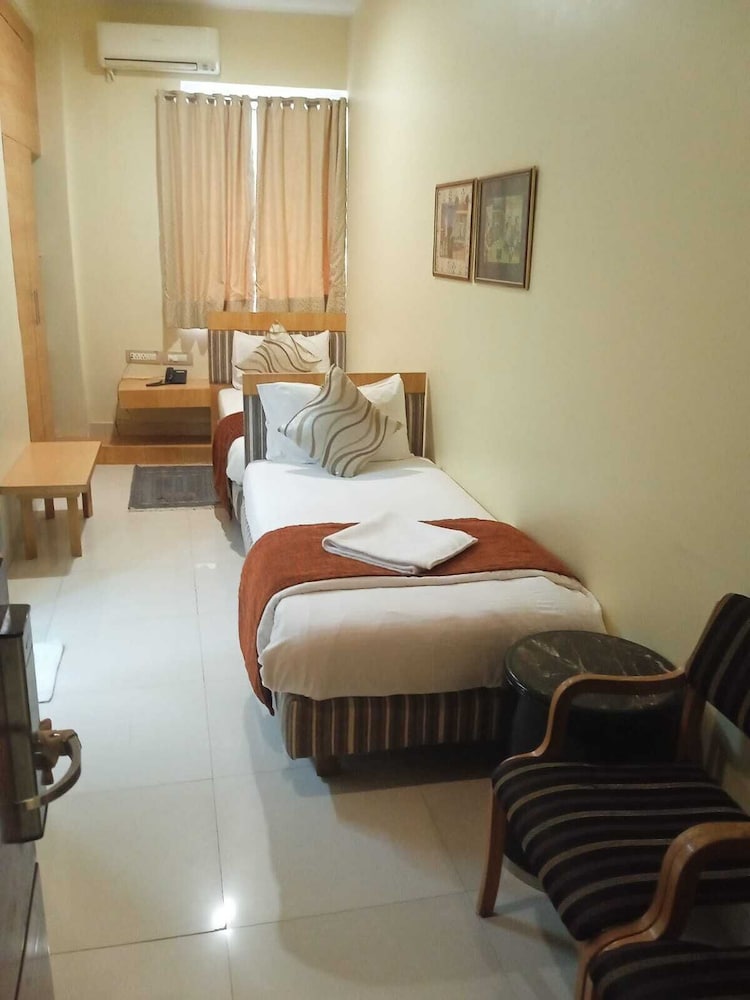 Bentleys Hotel by null