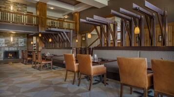 Breakfast, lunch, dinner served; American cuisine, golf course views