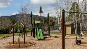 Children’s play area – outdoor