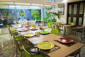 Breakfast, lunch and dinner served - Hotel Casa Santa Monica Norte (Cali)