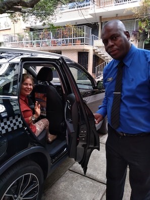 Airport shuttle - Hotel Casa Santa Monica Norte (Cali)