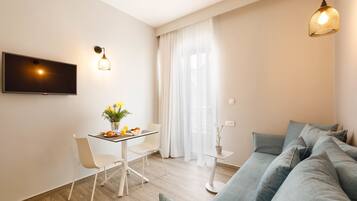 Standard Apartment, 1 Bedroom | Blackout drapes, free WiFi, bed sheets