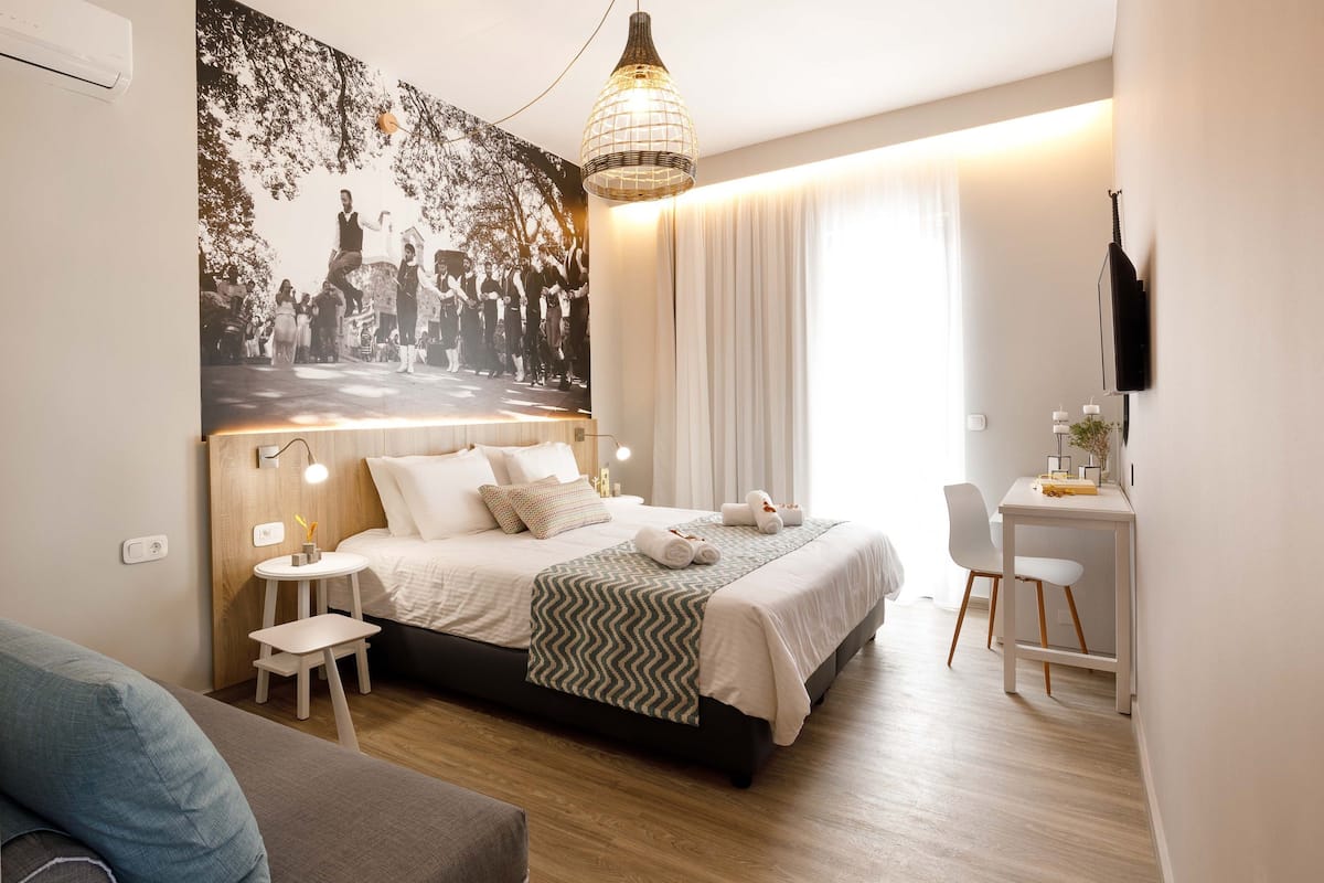 Blackout curtains, free WiFi, bed sheets