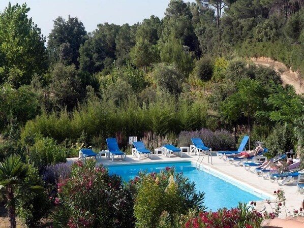 Seasonal outdoor pool, pool loungers